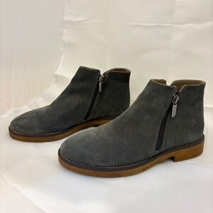 Italeau Gray Leather Ankle Boots